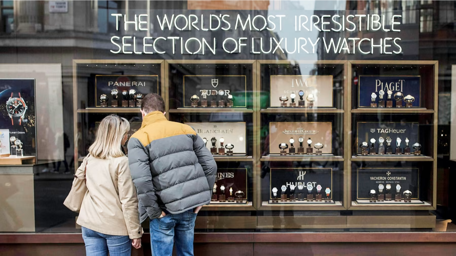 Việc tạo ra từng chi tiết tốn thời gian v&agrave; c&ocirc;ng sức, dẫn đến qu&aacute; tr&igrave;nh sản xuất kh&ocirc;ng đủ sản lượng đồng hồ để đ&aacute;p ứng nhu cầu.