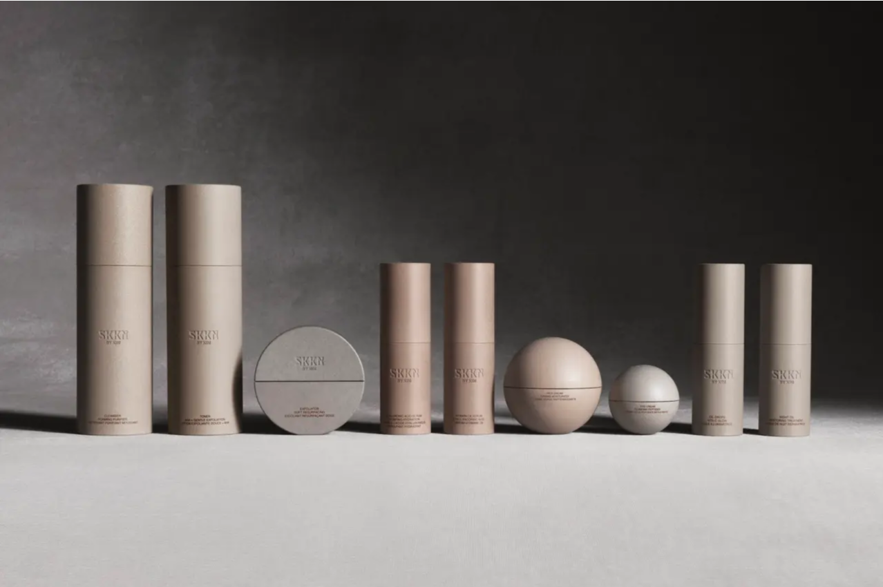 Thương hiệu&nbsp;Skkn by Kim đ&atilde; giới thiệu 9 sản phẩm đầu ti&ecirc;n.