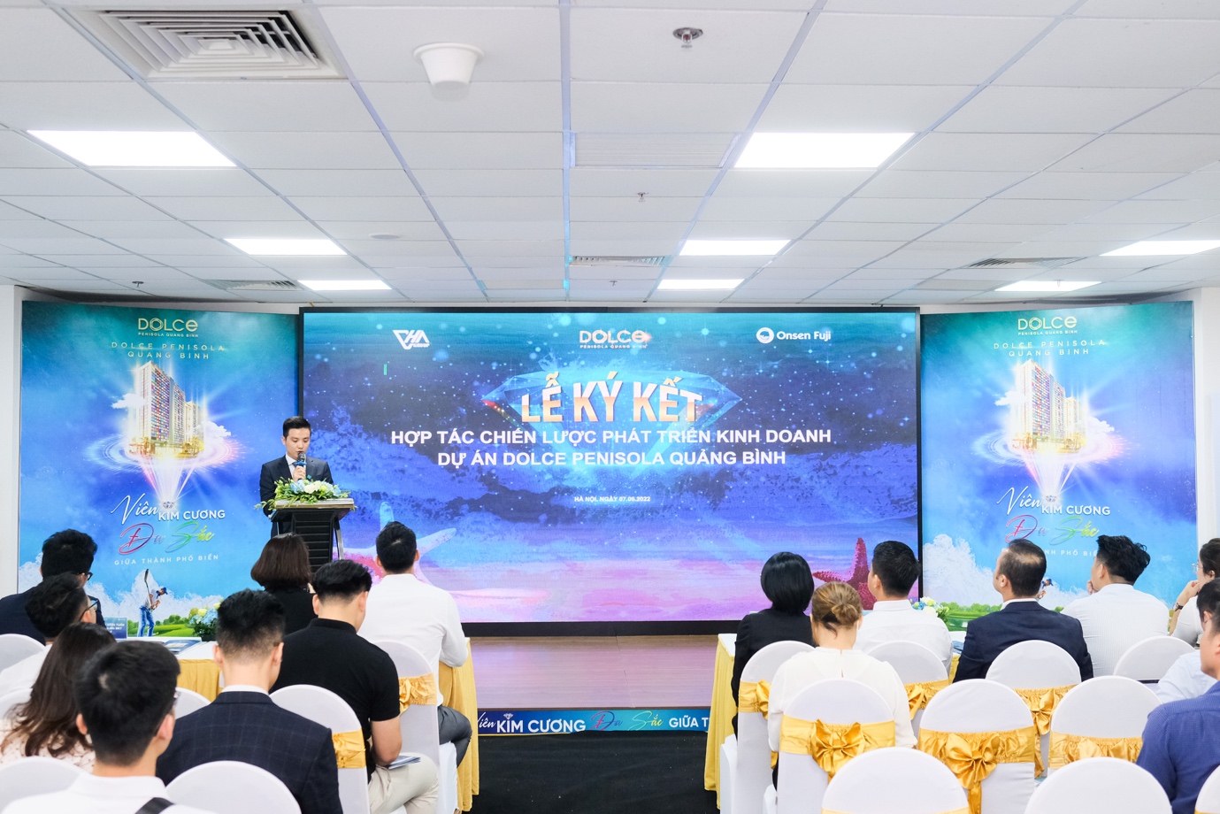 Ông Hà Trung Điệp - Chủ tịch Hội đồng Quản trị VHA Group chia sẻ tại sự kiện: Dolce Penisola Quảng Bình không chỉ sở hữu tầm nhìn 360 độ ngoạn mục mà còn được kỳ vọng là tâm điểm du lịch nghỉ dưỡng, tiên phong tạo nên làn sóng thu hút đầu tư vào khu vực này.”