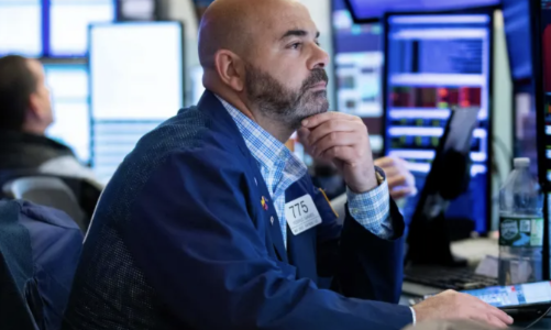 Chứng khoán Mỹ tăng điểm, giá dầu vượt 120 USD/thùng, Bitcoin bật qua mốc 31.000 USD