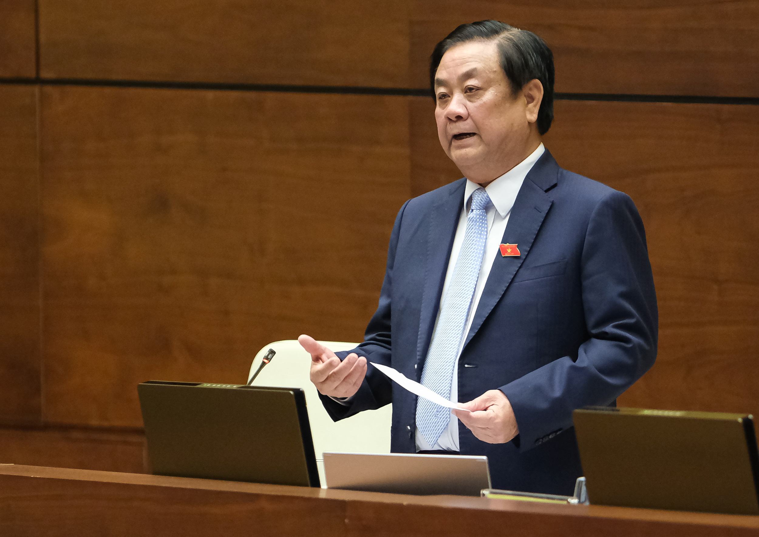 Bộ trưởng Bộ Nông nghiệp và Phát triển nông thôn Lê Minh Hoan phát biểu tại phiên chất vấn ngày 7/6/2022 - Ảnh: Quochoi.vn