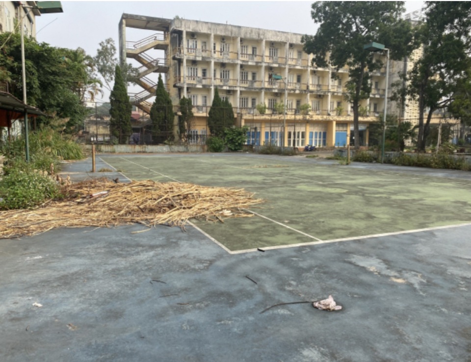 Khách sạn 25A bỏ hoang giữa lòng thành phố