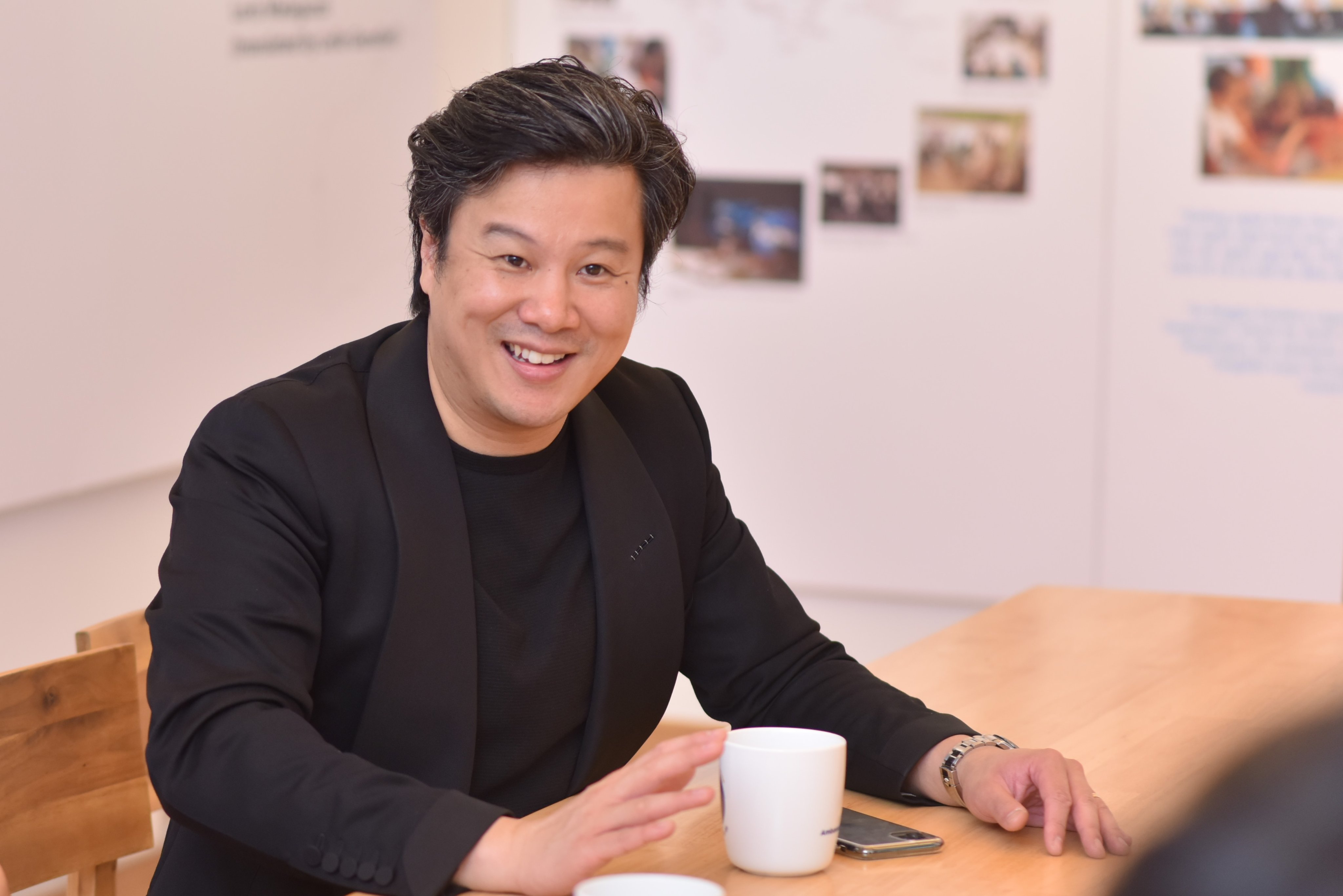 Nghệ sĩ Quốc tế/Nh&agrave; gi&aacute;o dục Thanh B&ugrave;i.