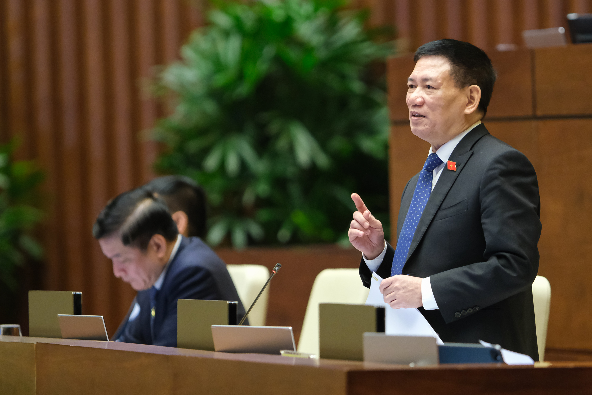 Bộ trưởng Hồ Đức Phớc trả lời chất vấn ng&agrave;y 8/6/2022. (Ảnh: Quochoi.vn).