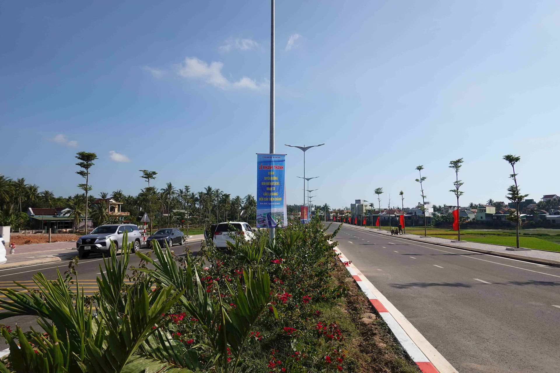 Tuyến ven biển 639 đoạn cầu Thiện Ch&aacute;nh - Ho&agrave;i Nhơn d&agrave;i hơn 9,5 km đ&atilde; kh&aacute;nh th&agrave;nh v&agrave;o ng&agrave;y 25/4/2022.