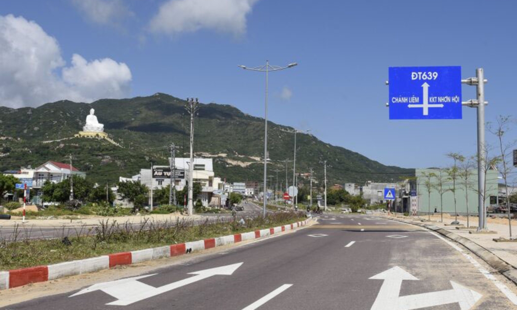 Tuyến đường ven biển 639 dài 107 km nối Quảng Ngãi với Phú Yên qua địa bàn tỉnh Bình Định