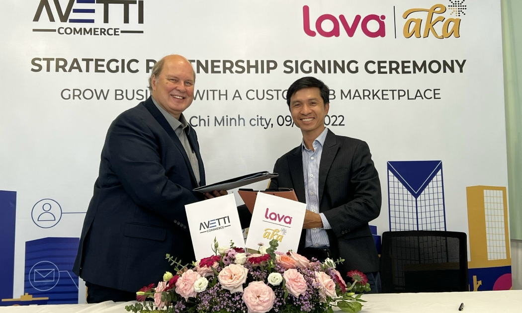 Ông David Sopuch, CEO Avetti Commerce Corporation và ông Nguyễn Minh Long, CEO AKA Digital cùng ký kết hợp tác.