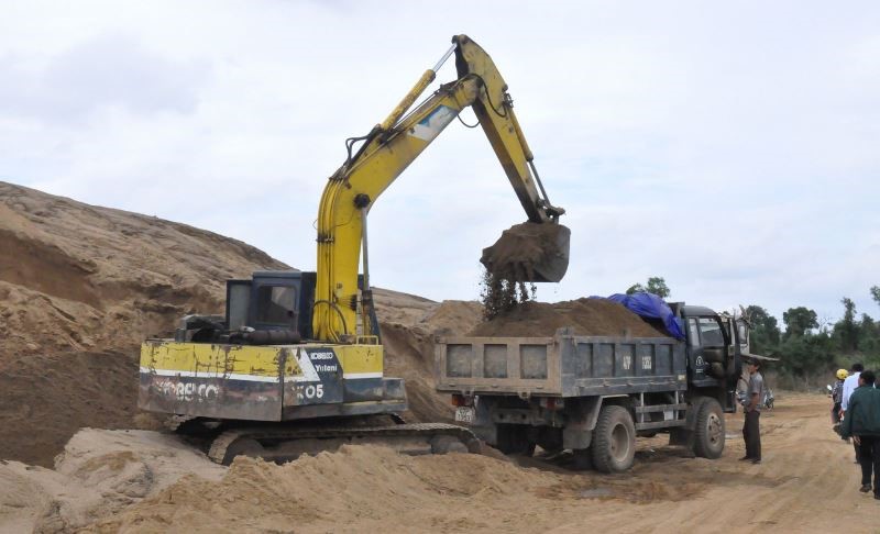 Đất cát san lấp phục vụ thi công các dự án, đang là một vấn đề nan giải.