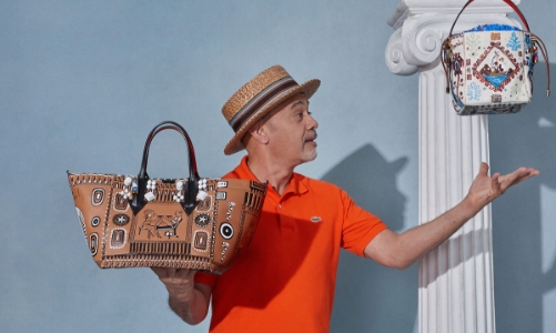 Hè 2022, Christian Louboutin cùng chiếc túi cabas viễn du tới Hy Lạp