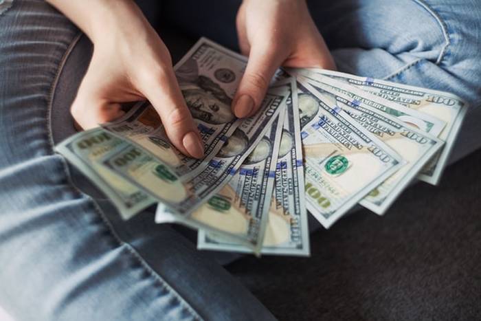 Số tiền của khách hàng được chuyển vào tài khoản cá nhân của Nguyệt và đồng phạm rồi chuyển lòng vòng vào tài khoản các công ty để thực hiện giao dịch quy đổi ngoại tệ và chuyển tiền ra nước ngoài. 