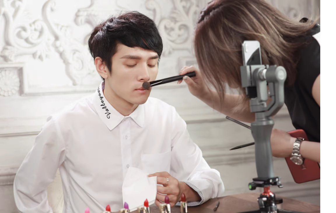 C&aacute;c livestream của L&yacute; trở th&agrave;nh ch&igrave;a kh&oacute;a của Taobao để thu h&uacute;t nhiều người mua sắm trực tuyến hơn.