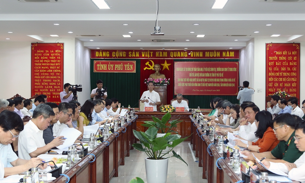 Toàn cảnh buổi làm việc của Đoàn Giám sát Ban Kinh tế Trung ương với Ban Thường vụ Tỉnh ủy Phú Yên.