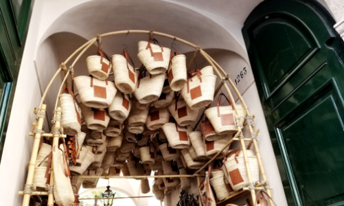 Loewe đến với Milan Design Week 2022 để giới thiệu BST túi xách thủ công