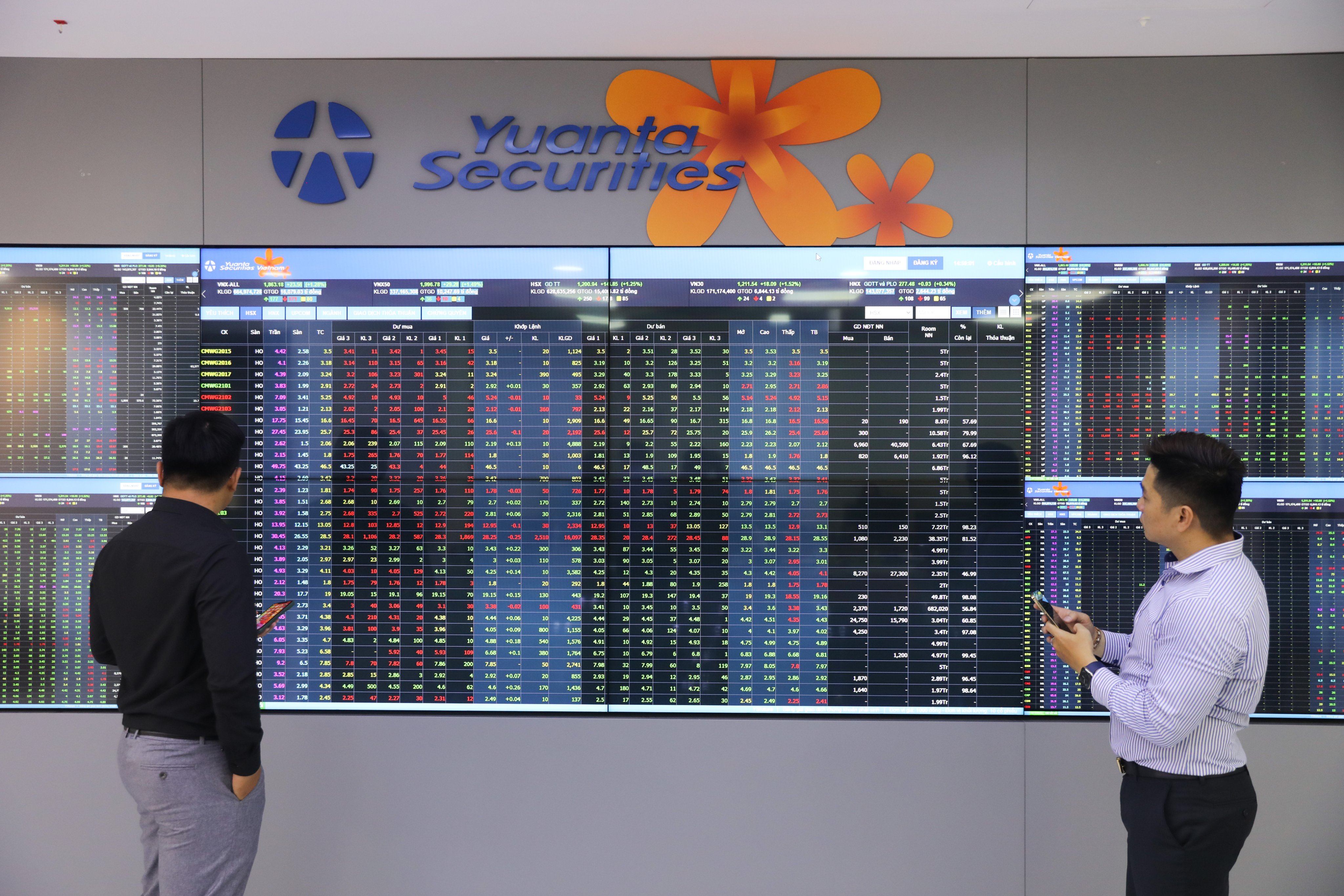 Nhà đầu tư rất hào hứng mở tài khoản tại YSVN với phí giao dịch 0%, lãi suất margin chỉ 6,8%.