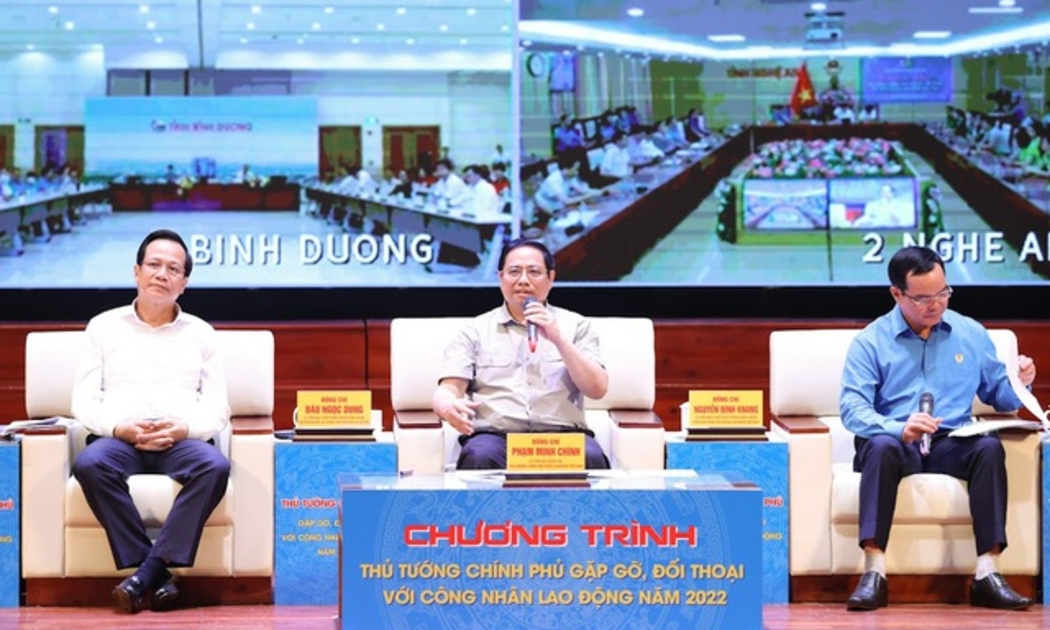 Lãnh đạo Chính phủ giải đáp những thắc mắc của công nhân. Ảnh - VGP.