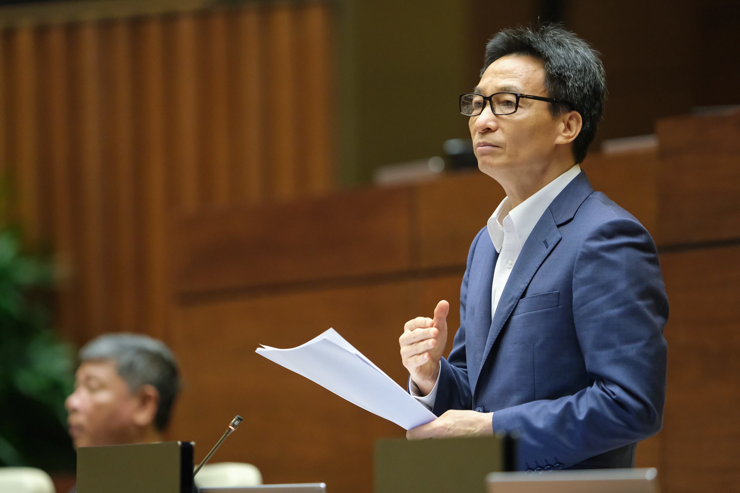 Phó Thủ tướng Chính phủ Vũ Đức Đam cho rằng vấn đề liên doanh, liên kết bệnh viện phải có các giải pháp đột phá. Ảnh - Quochoi.vn. 