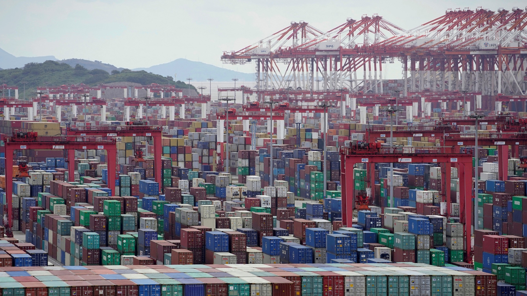 Trong chiến tranh thương mại, chính quyền Trump đã áp thuế tới 25% đối với hàng hóa Trung Quốc - Ảnh: Reuters