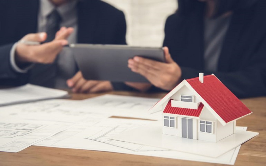 Pháp lý là yếu tố quan trọng khi tìm hiểu đầu tư bất động sản.