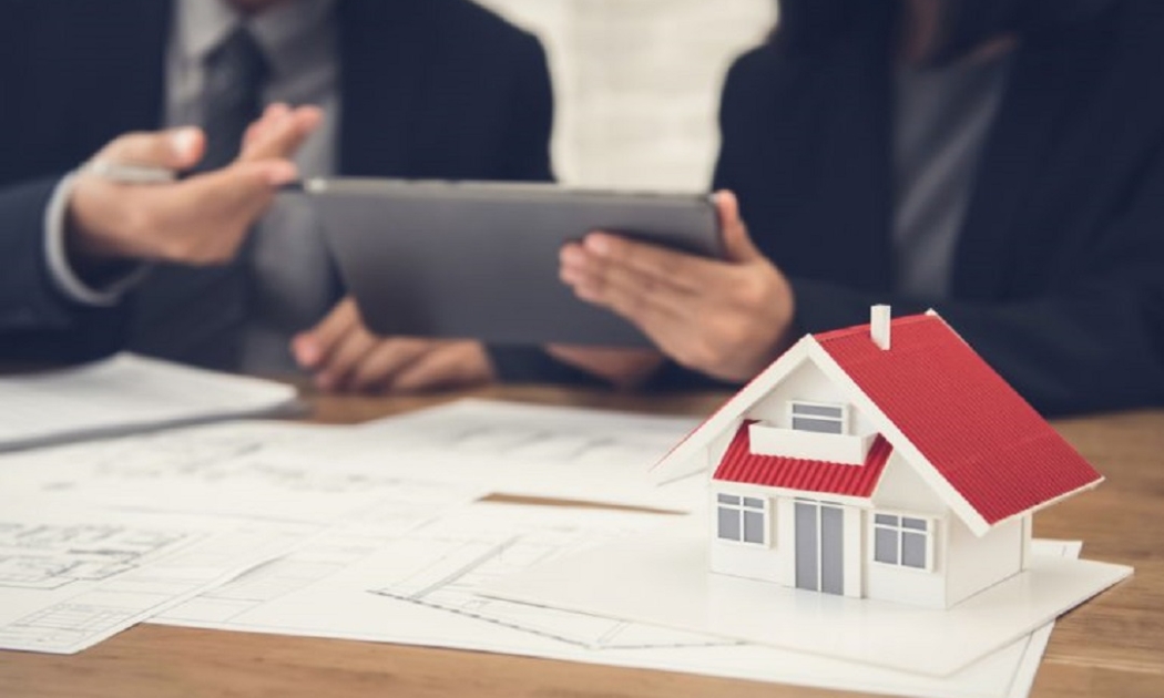 Pháp lý là yếu tố quan trọng khi tìm hiểu đầu tư bất động sản.