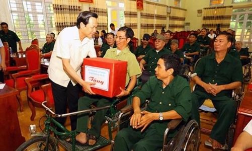 Đề xuất dành 400 tỷ đồng tặng quà cho người có công dịp 27/7