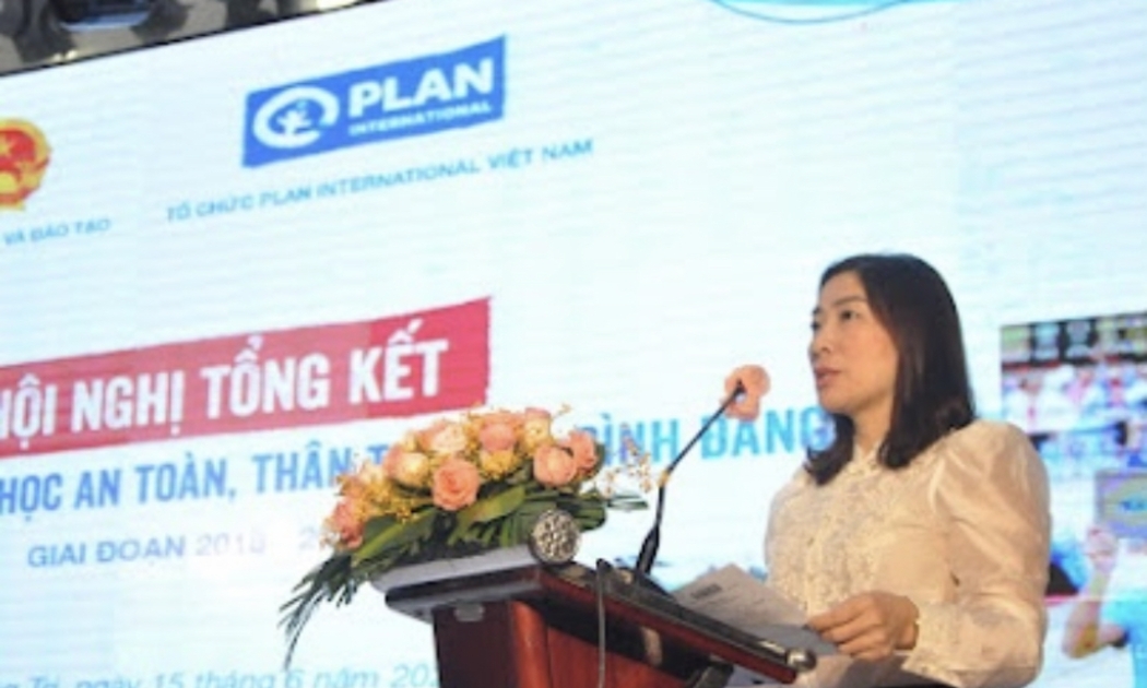 Bà Lê Thị Hằng, Phó Vụ trưởng Vụ Giáo dục chính trị và công tác học sinh sinh viên, Bộ GD&ĐT phát biểu hội nghị.
