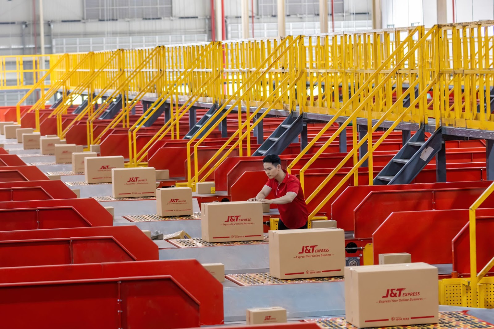 J&T Express khánh thành trung tâm trung chuyển hàng hóa bậc nhất Việt Nam.