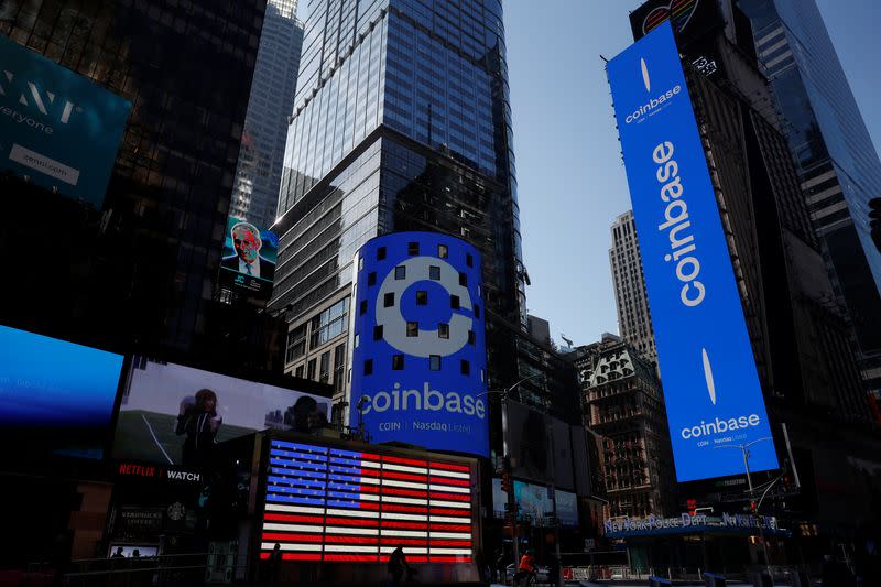 Coinbase từng có thương IPO bom tấn khi lên sàn chứng khoán vào tháng 4/2021 - Ảnh: Reuters