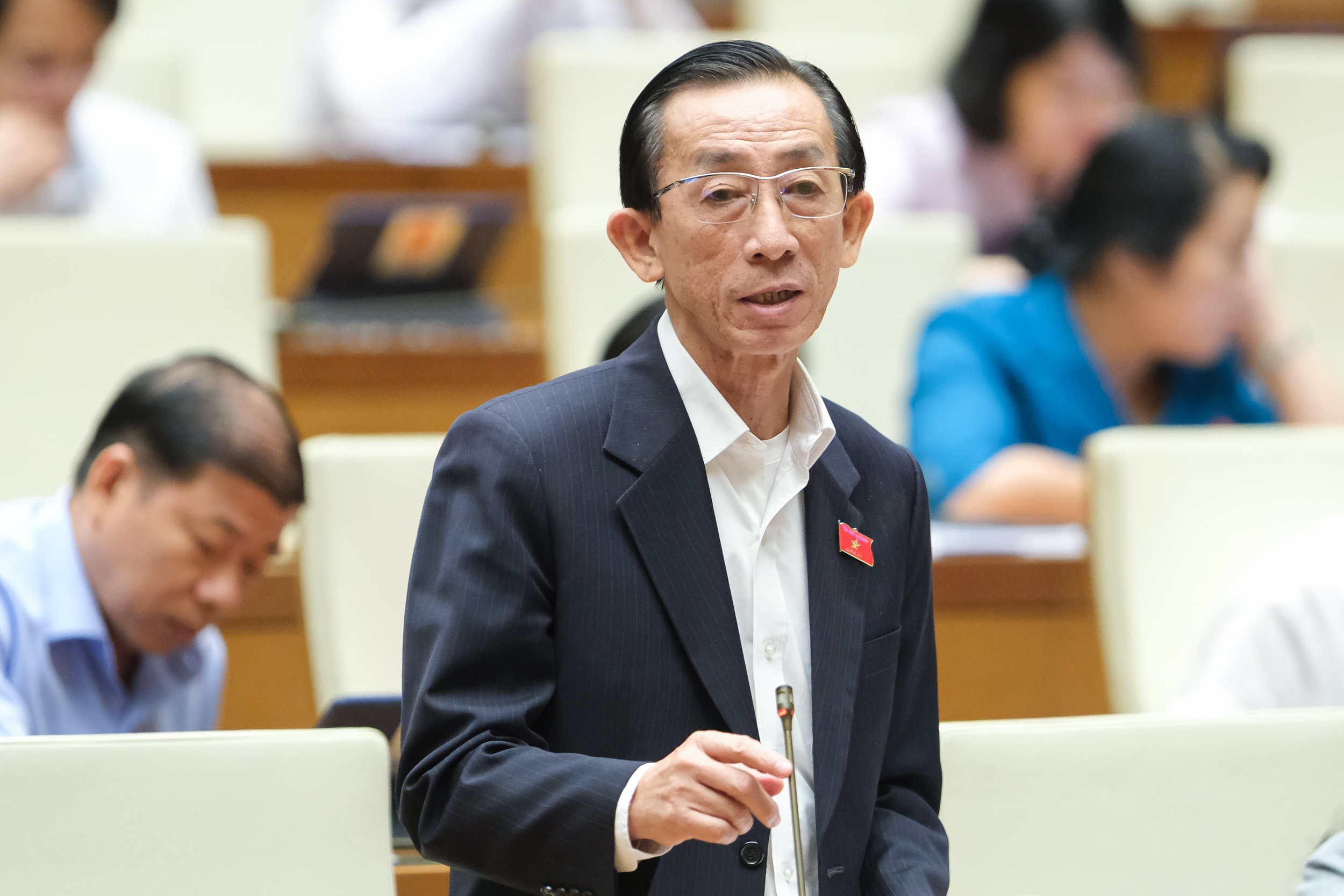 Đại biểu Trần Hoàng Ngân tham gia thảo luận tại hội trường sáng ngày 15/6 - Ảnh: Quochoi.vn