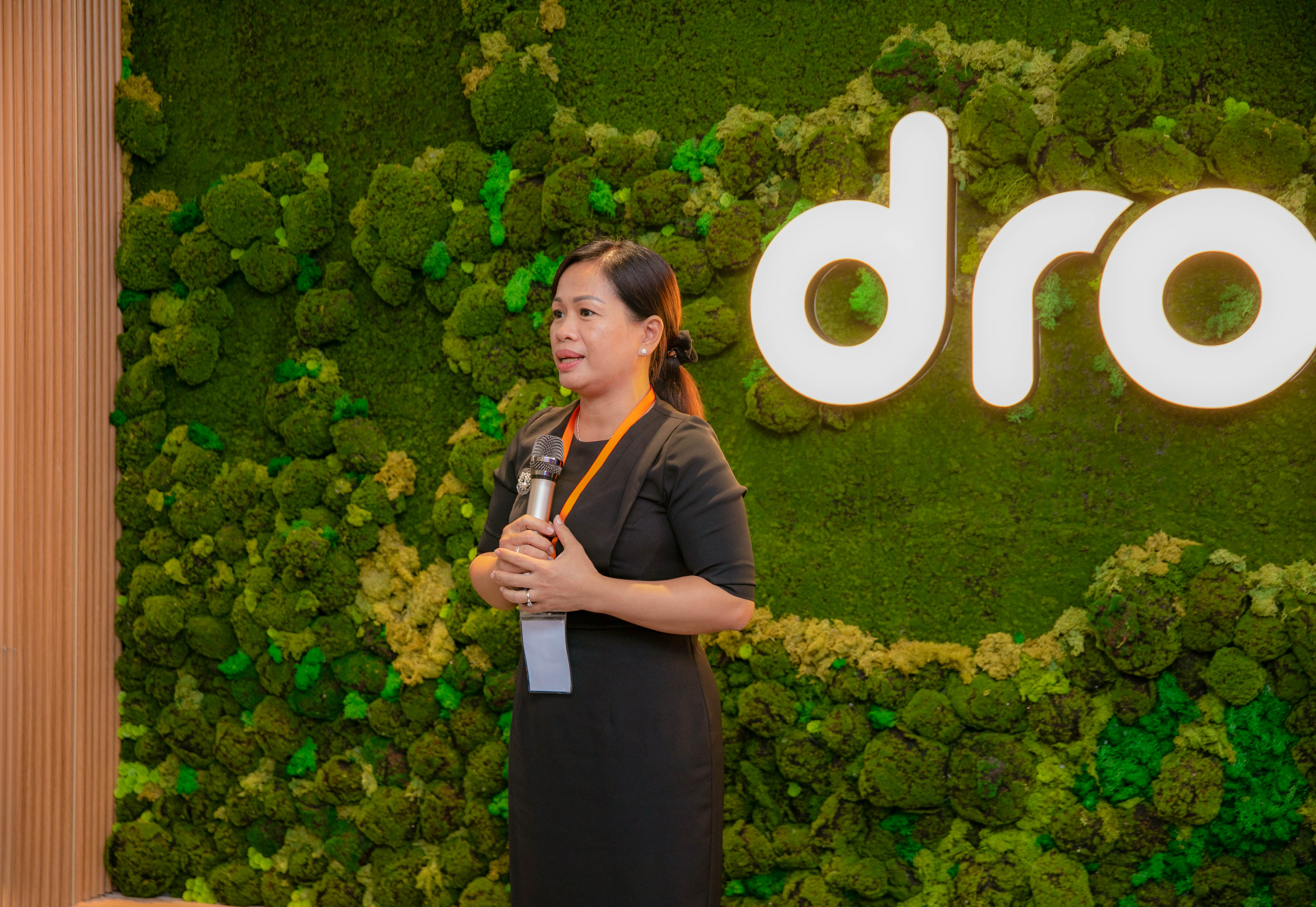 B&agrave; V&otilde; Phương Thủy - Ph&oacute; gi&aacute;m đốc Sở C&ocirc;ng thương Đồng Th&aacute;p.