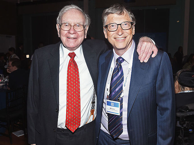 Warren Buffett và Bill Gates duy trì tình bạn tốt đẹp hơn 30 năm qua - Ảnh: AP