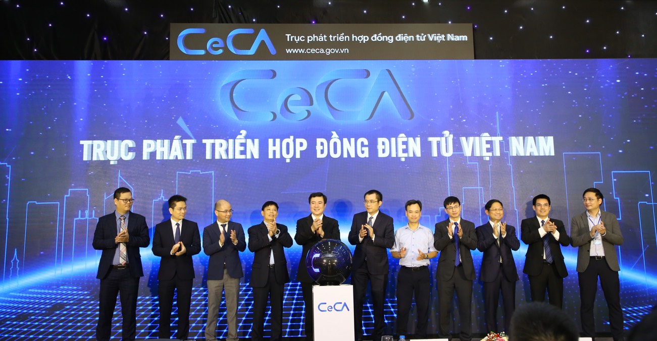 Lễ công bố Trục phát triển hợp đồng điện tử Việt Nam (www.CeCA.gov.vn).