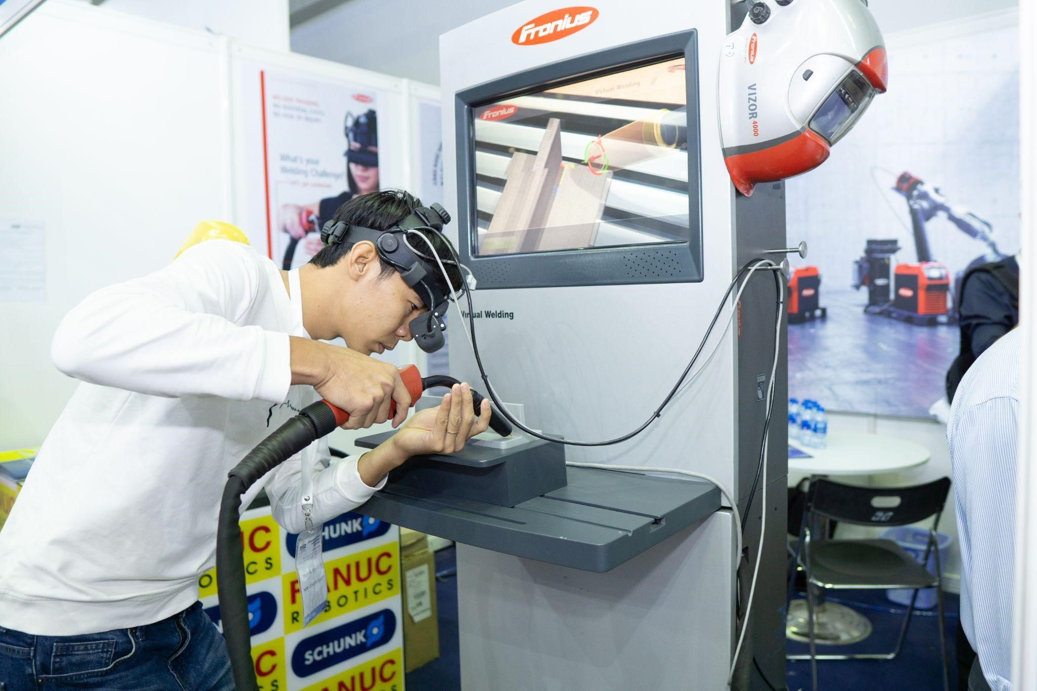 Showcase of advanced and innovative products and technologies at the exhibition
