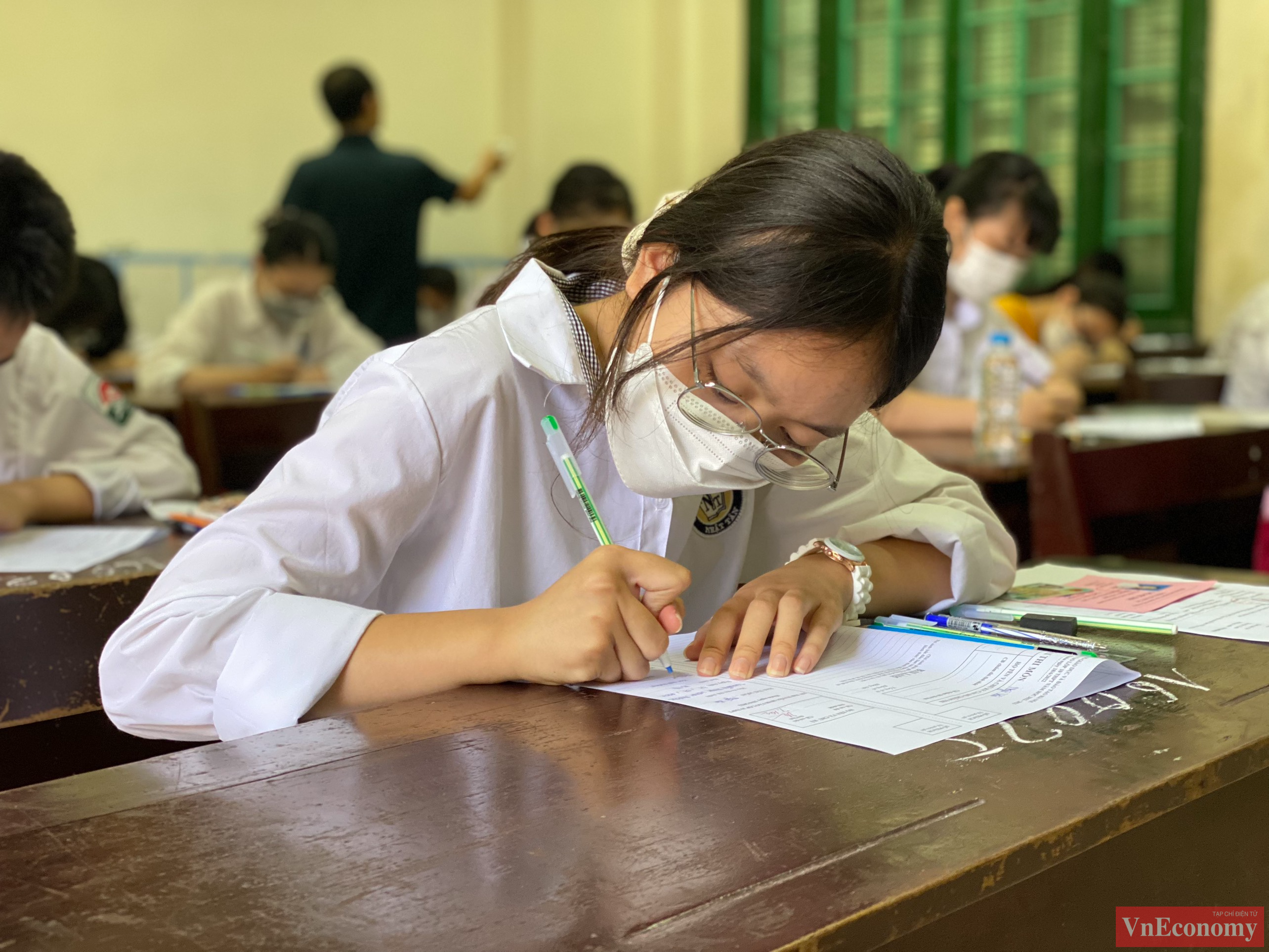 Chậm nhất ngày 9/7, Sở Giáo dục và Đào tạo sẽ công bố điểm bài thi các môn của thí sinh, bàn giao phiếu báo kết quả thi cho các cơ sở giáo dục để phát cho thí sinh. Cùng ngày sở sẽ công bố điểm chuẩn xét tuyển tại trường chuyên và trường THPT công lập.