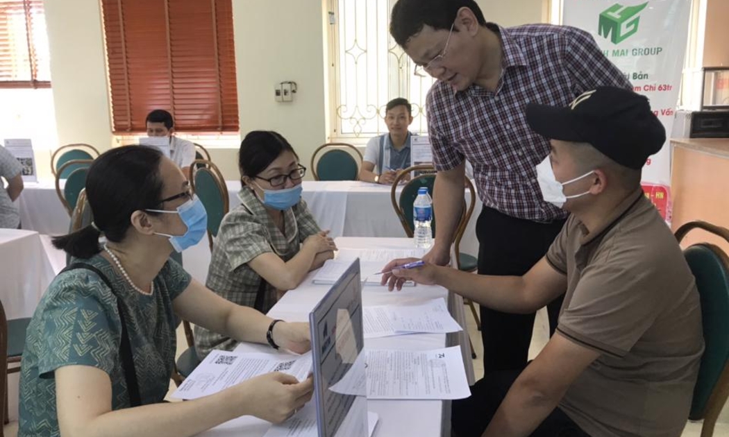 Doanh nghiệp phỏng vấn tuyển dụng lao động. Ảnh - Trần Oanh. 