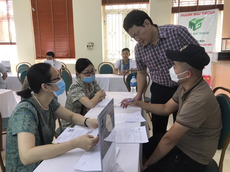 Doanh nghiệp phỏng vấn tuyển dụng lao động. Ảnh - Trần Oanh. 