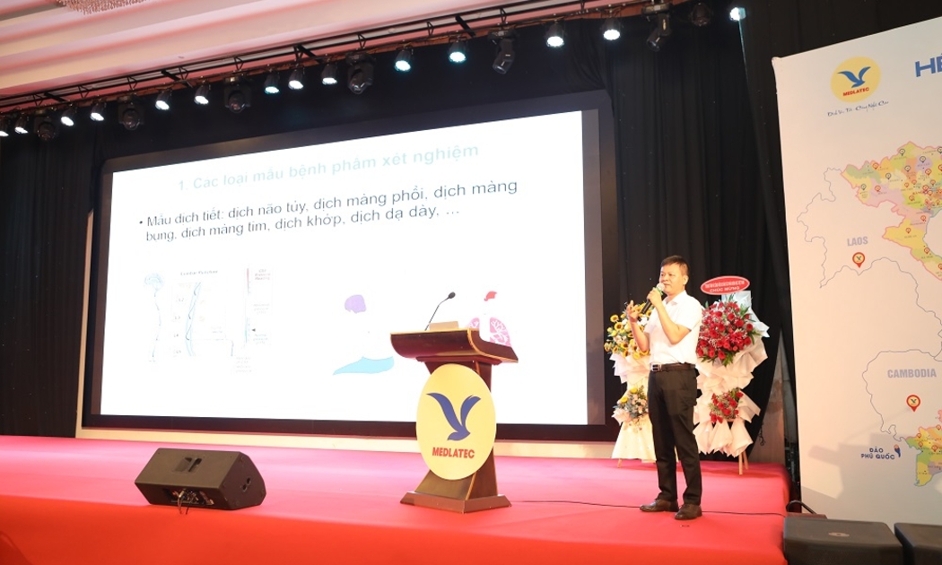 PGS.TS Phạm Văn Trân chia sẻ về ý nghĩa của xét nghiệm trong chẩn đoán bệnh tại hội nghị.