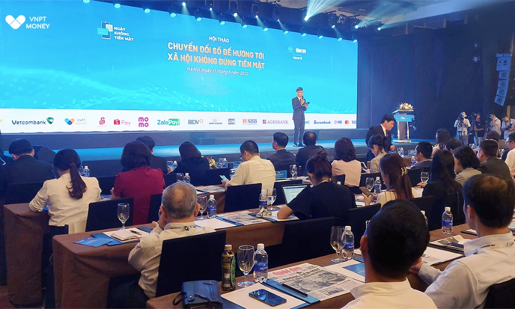 Hội thảo Chuyển đổi số để hướng tới xã hội không dùng tiền mặt.