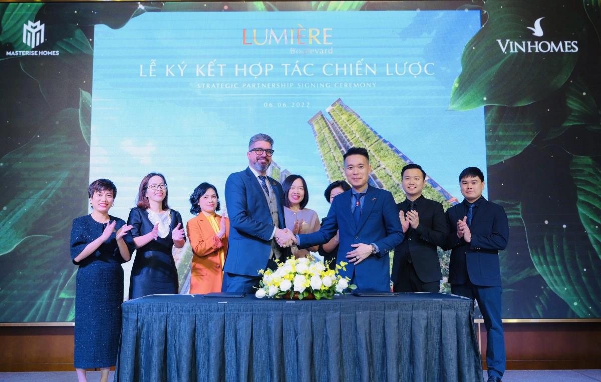 Lễ ký kết hợp tác chiến lược giữa Vinhomes và Masterise Homes.