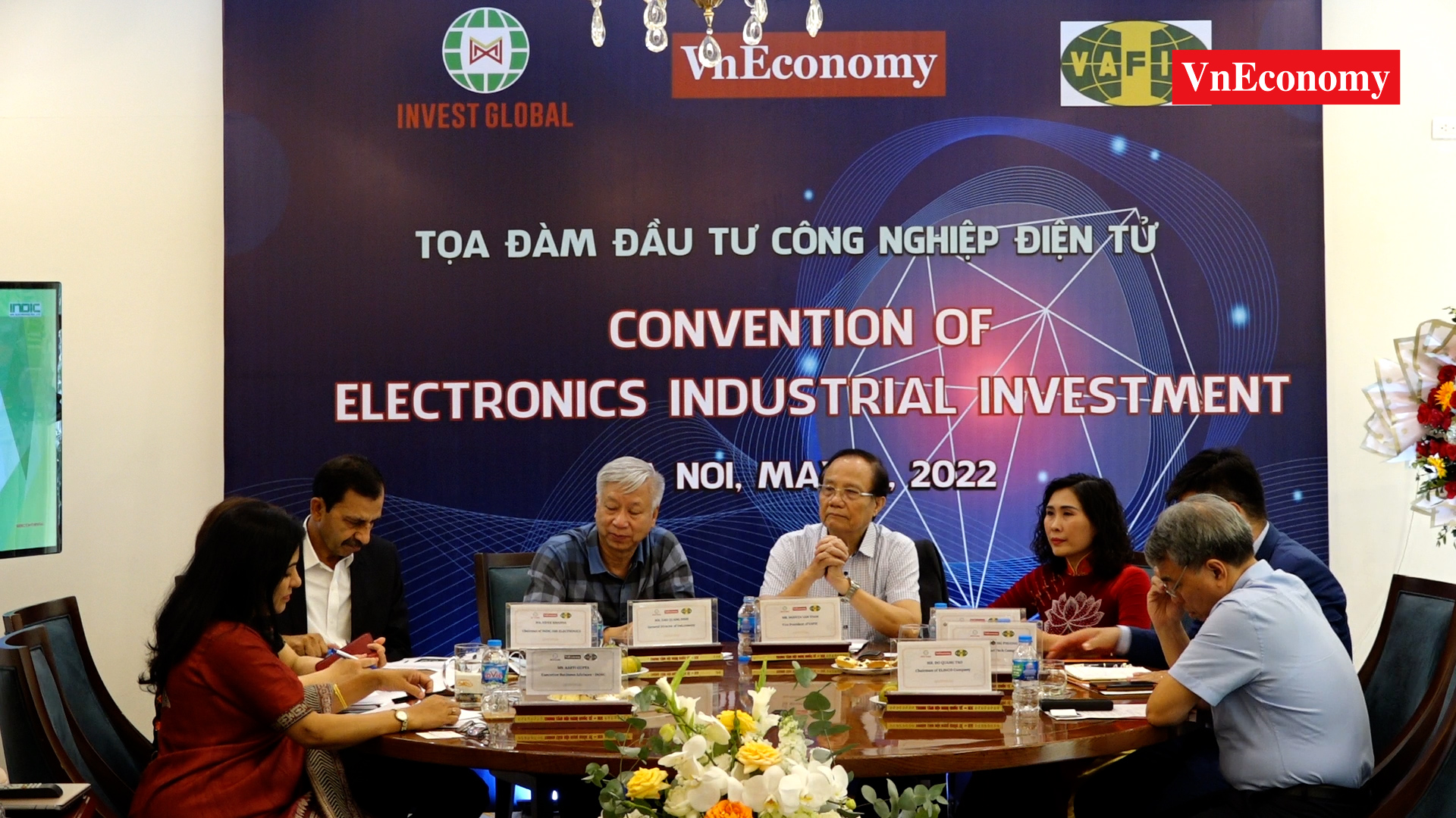Tọa đ&agrave;m &ldquo;Đầu tư c&ocirc;ng nghiệp điện tử tại Việt Nam&rdquo; do Tạp ch&iacute; Kinh tế Việt Nam/VnEconomy tổ chức.