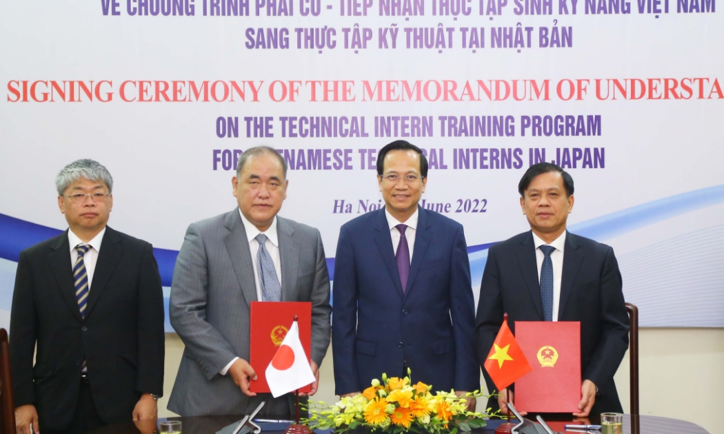 Ký kết Bản ghi nhớ về chương trình phái cử - tiếp nhận thực tập sinh kỹ năng Việt Nam sang thực tập kỹ thuật tại Nhật Bản. Ảnh - MOLISA.