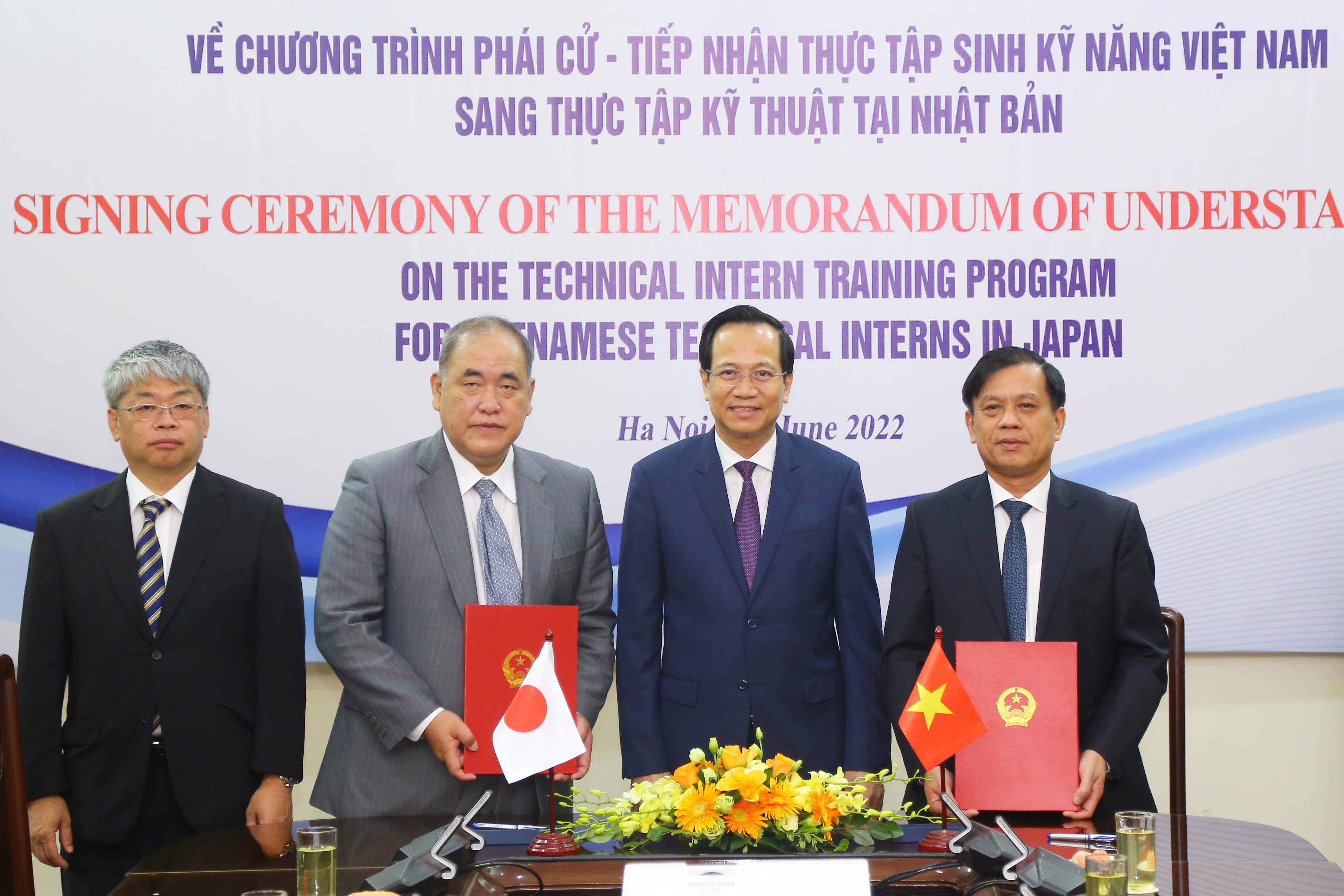 Ký kết Bản ghi nhớ về chương trình phái cử - tiếp nhận thực tập sinh kỹ năng Việt Nam sang thực tập kỹ thuật tại Nhật Bản. Ảnh - MOLISA. 