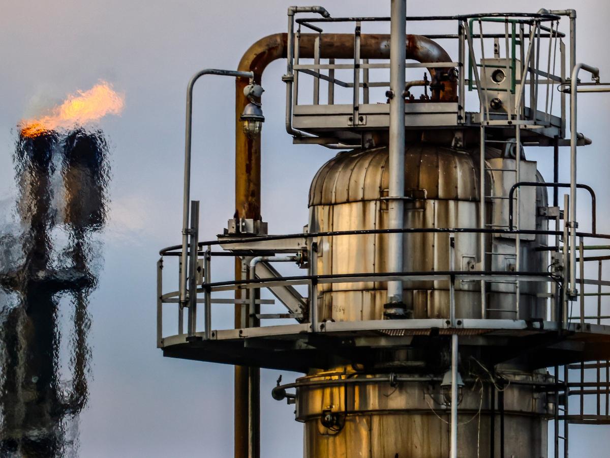 Kể từ khi Nga bắt đầu cuộc chiến tranh ở Ukraine hồi tháng 2, một số quốc gia như Trung Quốc, Ấn Độ đã tranh thủ gom dầu giá rẻ từ Moscow - Ảnh: Getty Images