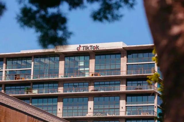 Văn hóa làm thêm giờ của TikTok vấp phải nhiều chỉ trích