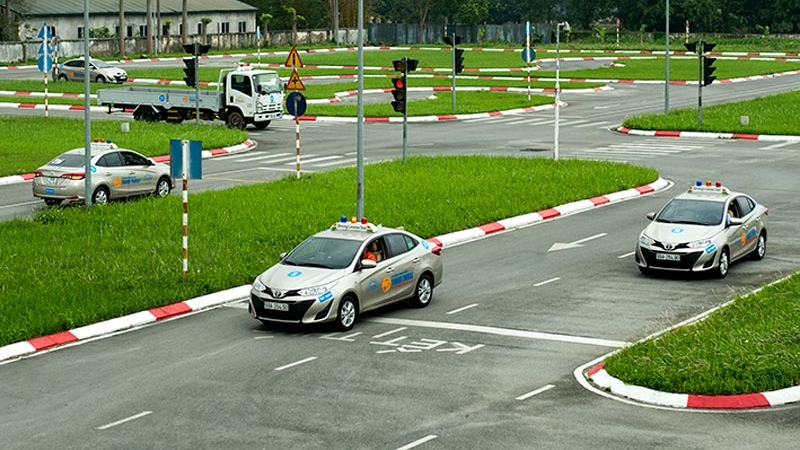 Bộ Giao thông vận tải đề xuất cơ sở đào tạo lái xe có xe tập lái thuộc quyền sử dụng hợp pháp của đơn vị, thay vì phải sở hữu xe tập lái.