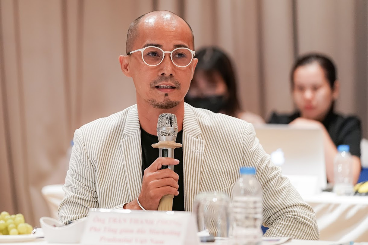 &Ocirc;ng Trần Thanh Phong chia sẻ về phương &aacute;n &ldquo;kiềng ba ch&acirc;n&rdquo; trong việc dự ph&ograve;ng an to&agrave;n t&agrave;i ch&iacute;nh từ g&oacute;c độ người lao động. Nguồn: B&aacute;o Tiền Phong.