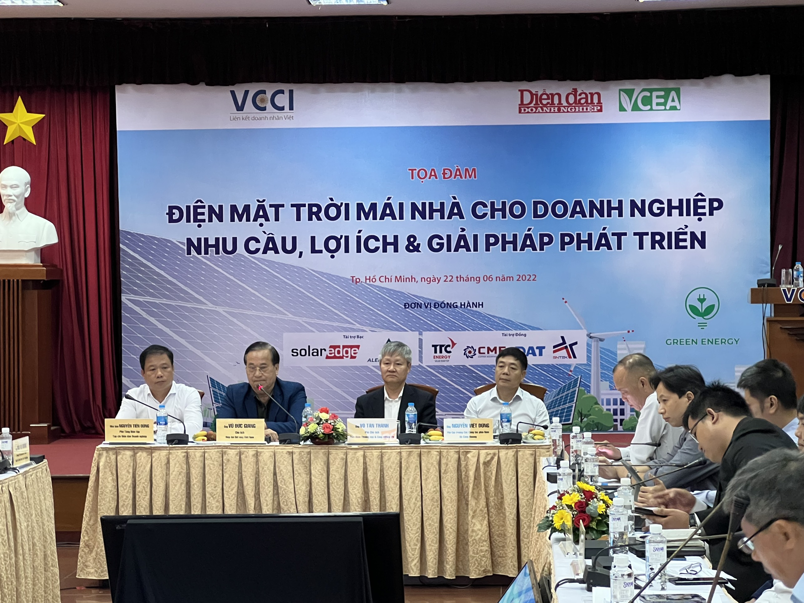 Tọa đàm “Điện mặt trời mái nhà cho doanh nghiệp: Nhu cầu, lợi ích và giải phát phát triển”  diễn ra chiều 22/6, tại TP.HCM.