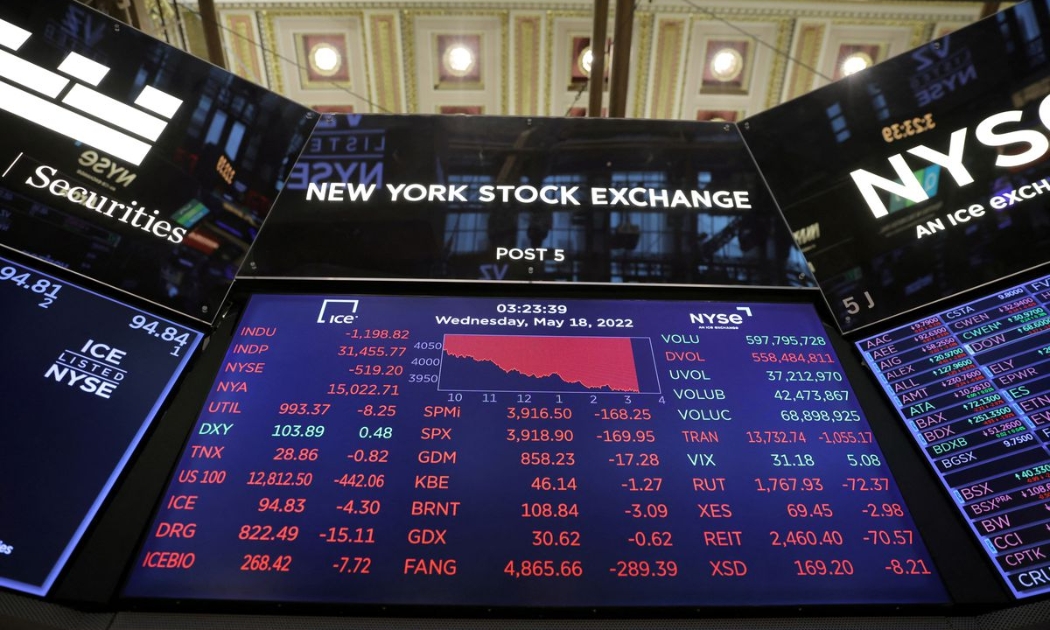 Một bảng điện tử tại Sở giao dịch chứng khoán New York (NYSE) trong phiên giao dịch ngày 18/5 - Ảnh: Reuters.