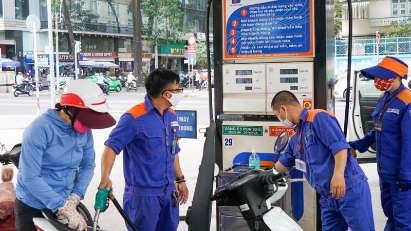 Vietnam content with cuts to environmental protection taxes to ease gasoline price burden