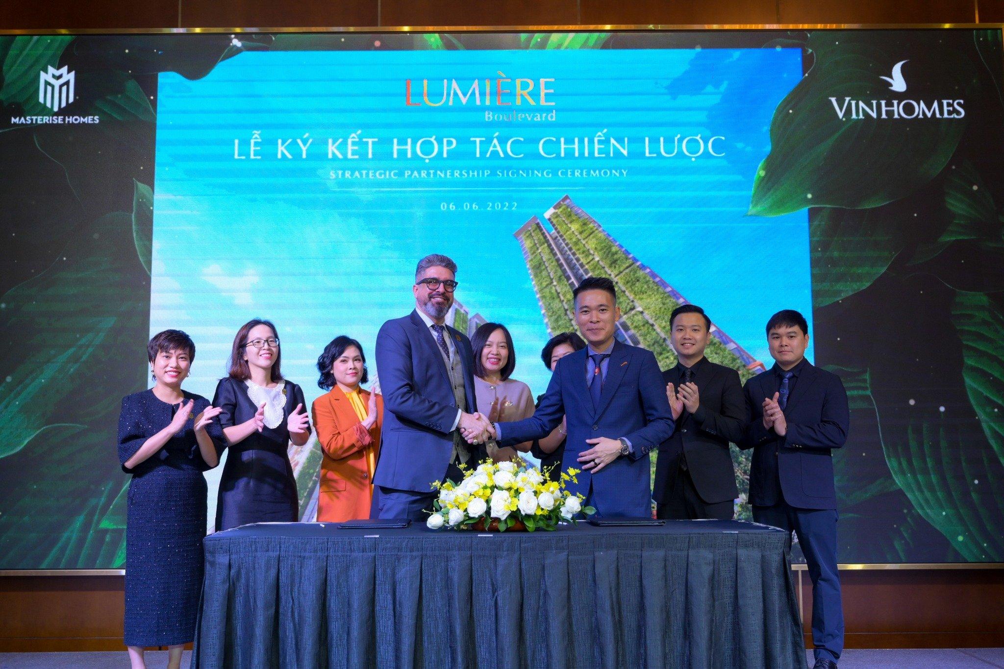 Lễ k&yacute; kết hợp t&aacute;c chiến lược giữa Vinhomes v&agrave; Masterise Homes.