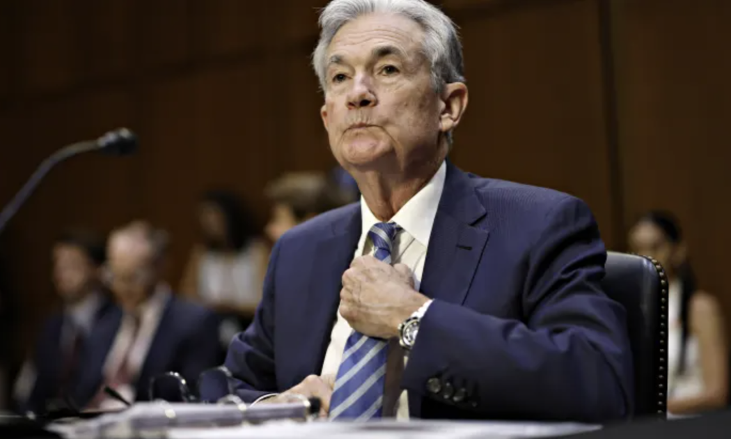 Chủ tịch Fed Jerome Powell điều trần trước Uỷ ban Ngân hàng thuộc Thượng viện Mỹ ngày 22/6/2022 - Ảnh: Bloomberg/CNBC.